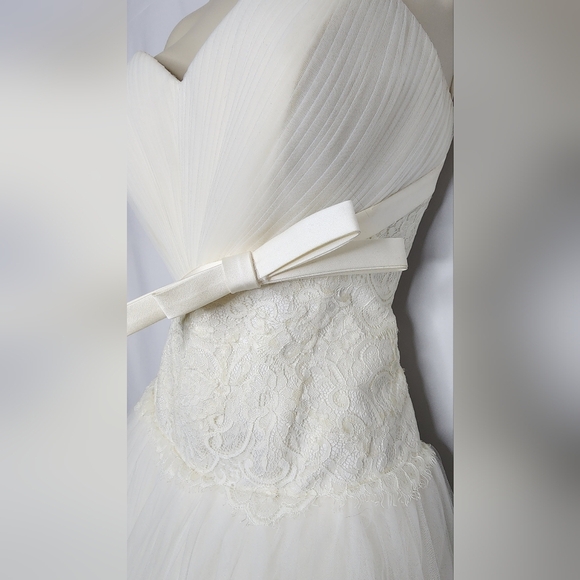 Elegant Ivory Lace/Zipper Multi Layered Wedding Dress - Picture 3 of 16